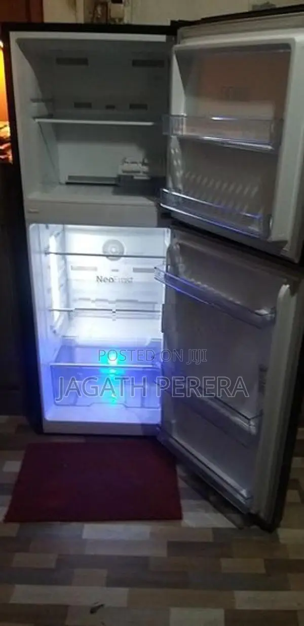 RDNT251120VWB beko Refrugerator, six months old,hardly used.