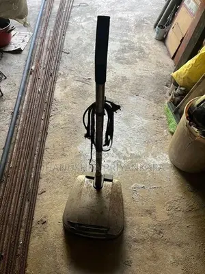 Floor polisher