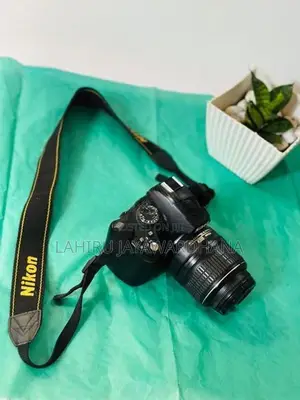 Nikon d3000 DSLR Camera