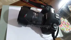 5D Mark 4 cam with lense