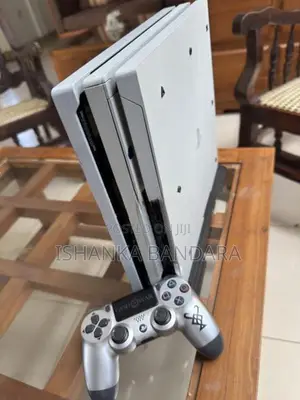 Play station 4 pro 1TB