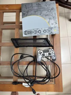 Play station 4 pro 1TB