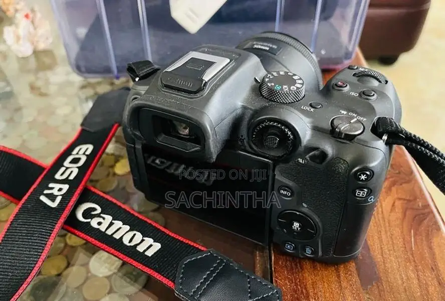 Canon R7