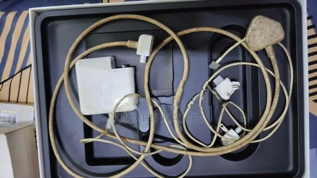 MacBook Pro 2013 15-inch for Parts (New Battery with Charger)