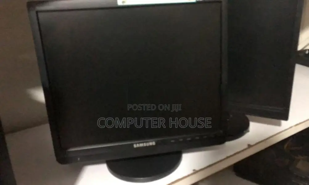 17” Samsung Square Monitor