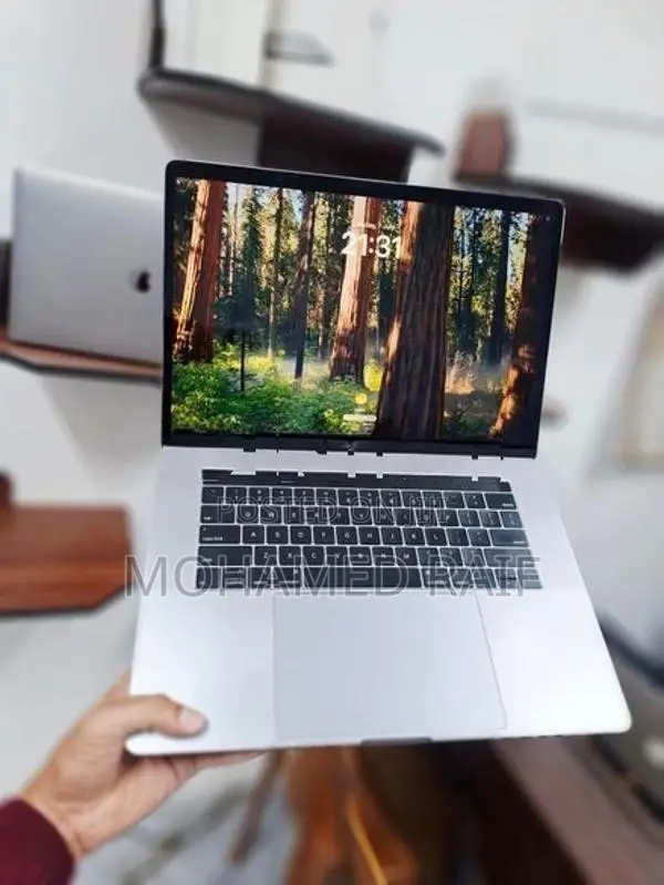Apple MacBook Pro A1990 15-INCH 16GB Ram 256GB SSD (Touch Bar)