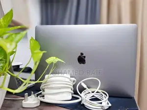 Apple MacBook Pro A1990 15-INCH 16GB Ram 256GB SSD (Touch Bar)
