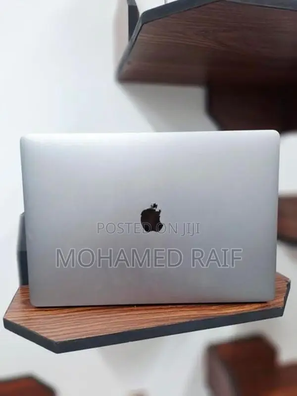 Apple MacBook Pro A1990 15-INCH 16GB Ram 256GB SSD (Touch Bar)