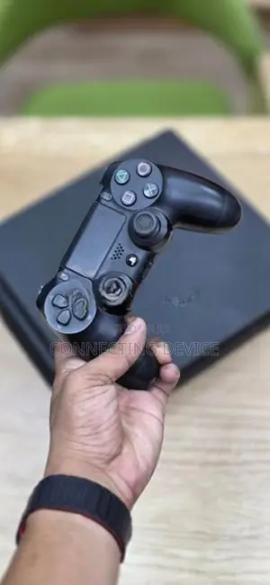 PLAYSTATION 4