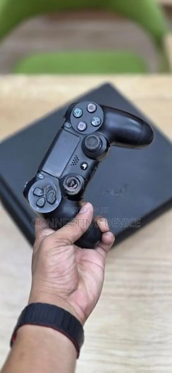 PLAYSTATION 4