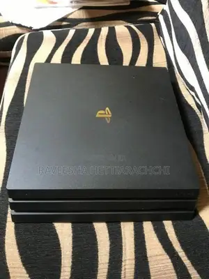 Sony PS4 1TB Pro/Set – Controller + Games