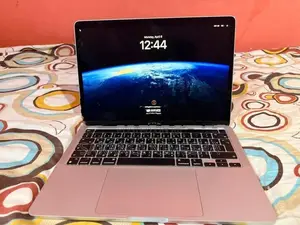 Apple Macbook Pro M2