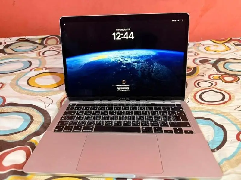 Apple Macbook Pro M2