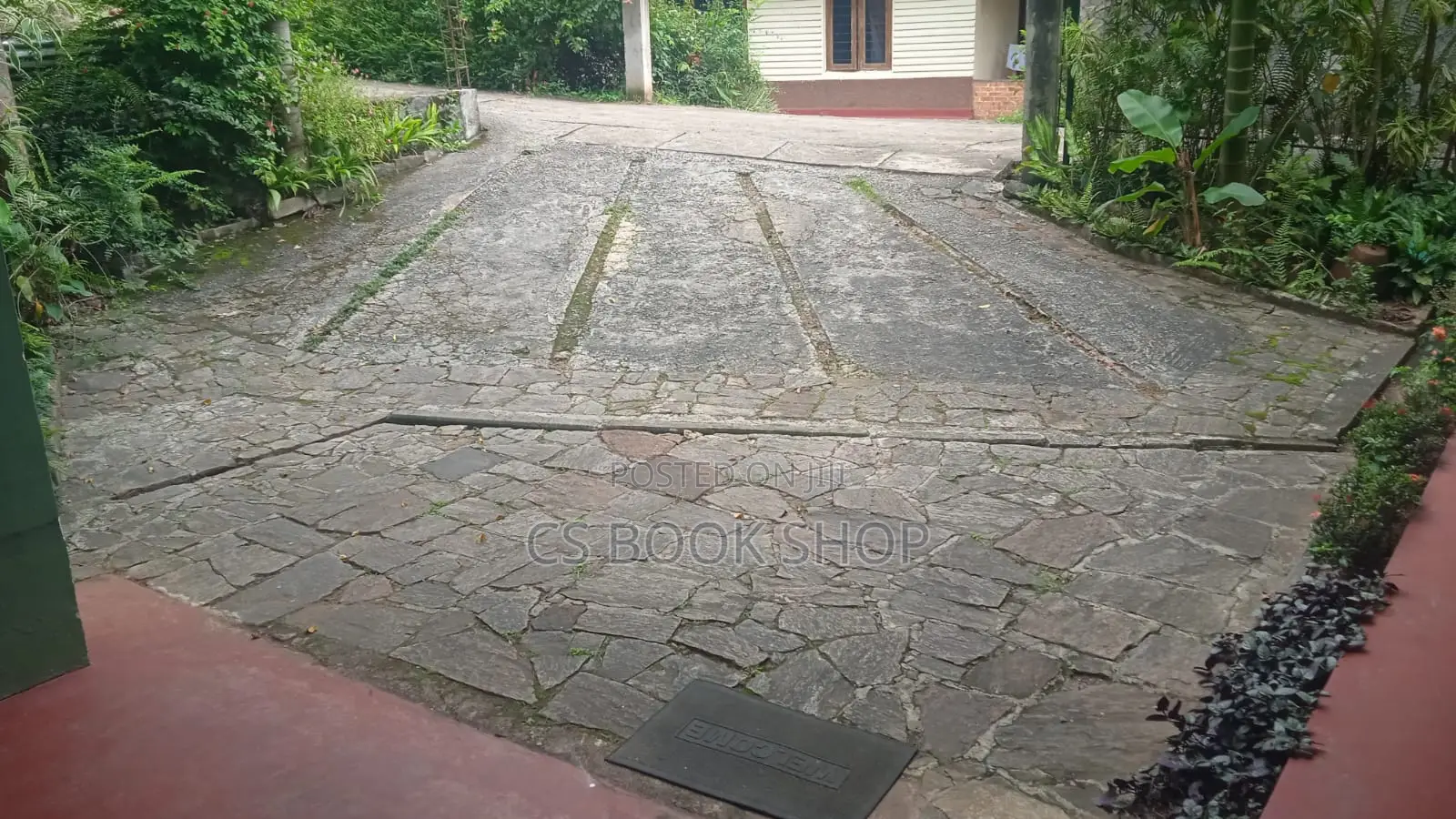 7bdrm House in As, Peradeniya for sale