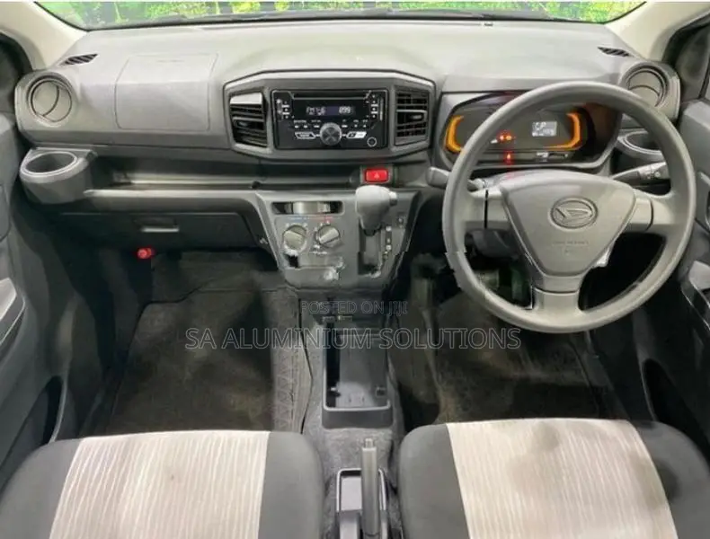 Daihatsu Mira L 2024