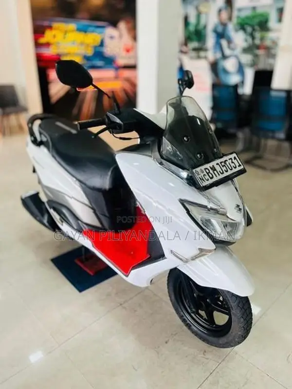Suzuki Burgman 2018
