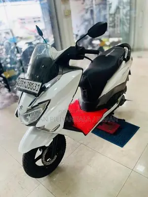Suzuki Burgman 2018