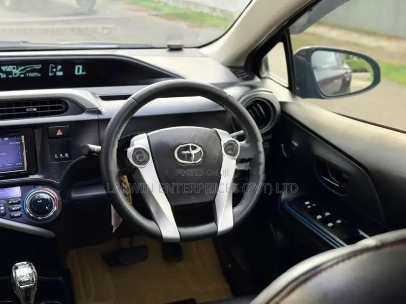 Toyota Aqua G limited 2015
