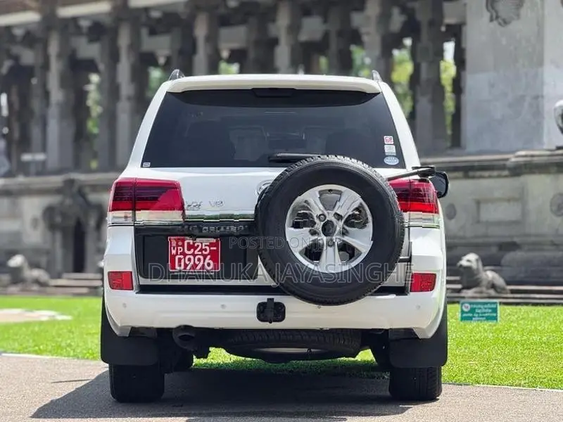 Toyota Land Cruiser Sahara V8 Unregistered 2013