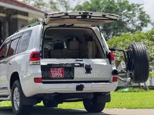 Toyota Land Cruiser Sahara V8 Unregistered 2013