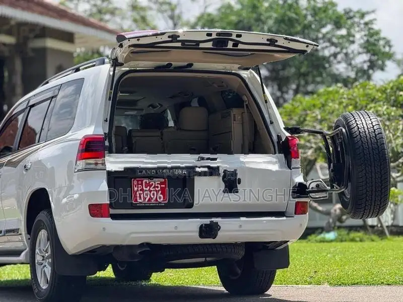 Toyota Land Cruiser Sahara V8 Unregistered 2013