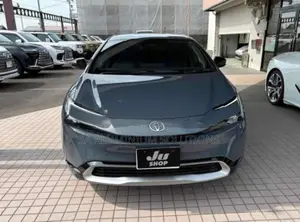 Toyota Prius Z PHV 2025