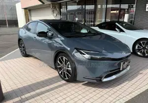 Toyota Prius Z PHV 2025