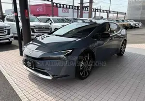 Toyota Prius Z PHV 2025