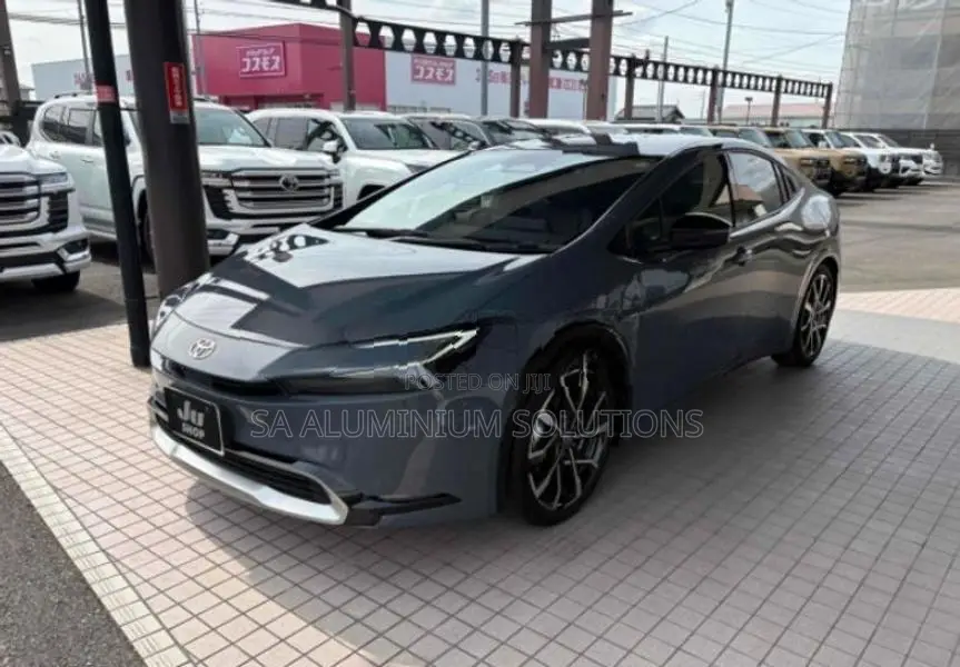 Toyota Prius Z PHV 2025