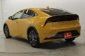 Toyota Prius G 2024