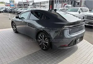 Toyota Prius Z PHV 2025