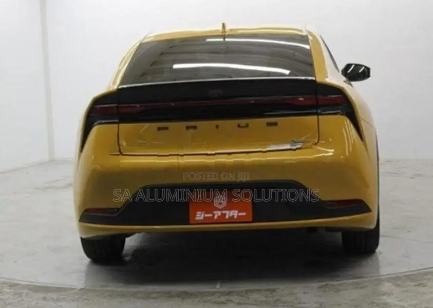 Toyota Prius G 2024