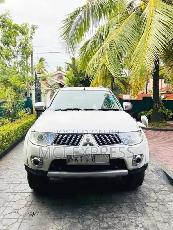 Mitsubishi Montero Sports 2012