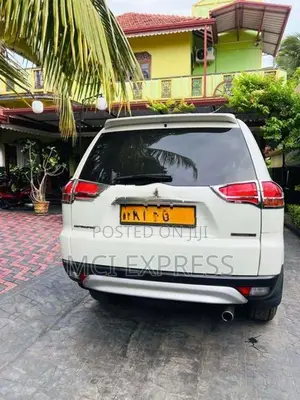 Mitsubishi Montero Sports 2012