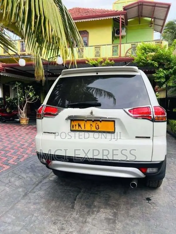 Mitsubishi Montero Sports 2012