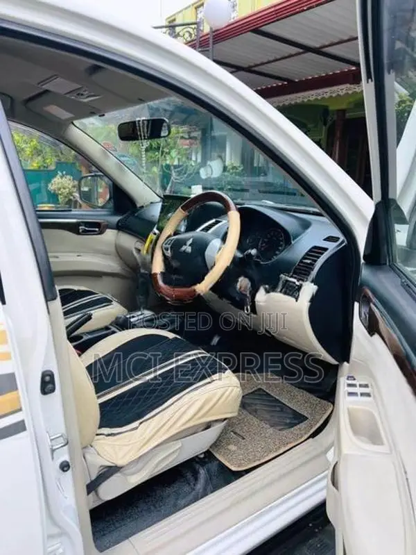 Mitsubishi Montero Sports 2012