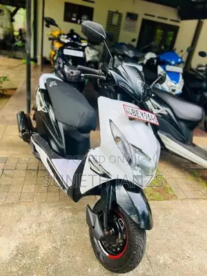 Honda Dio Black/White 2017