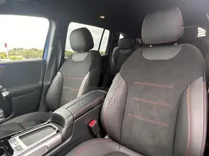 Mercedes Benz GLB 180 sun roof 2024