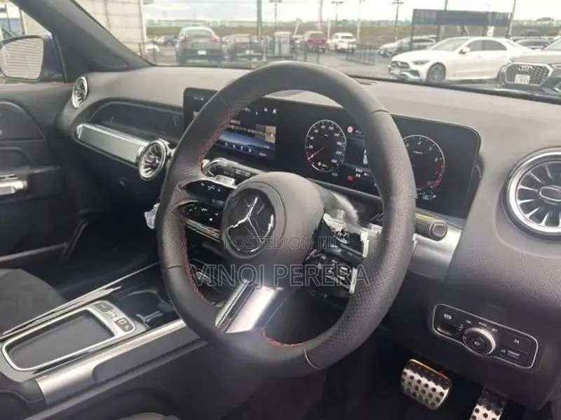 Mercedes Benz GLB 180 sun roof 2024