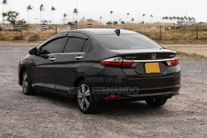 Honda Grace 2015