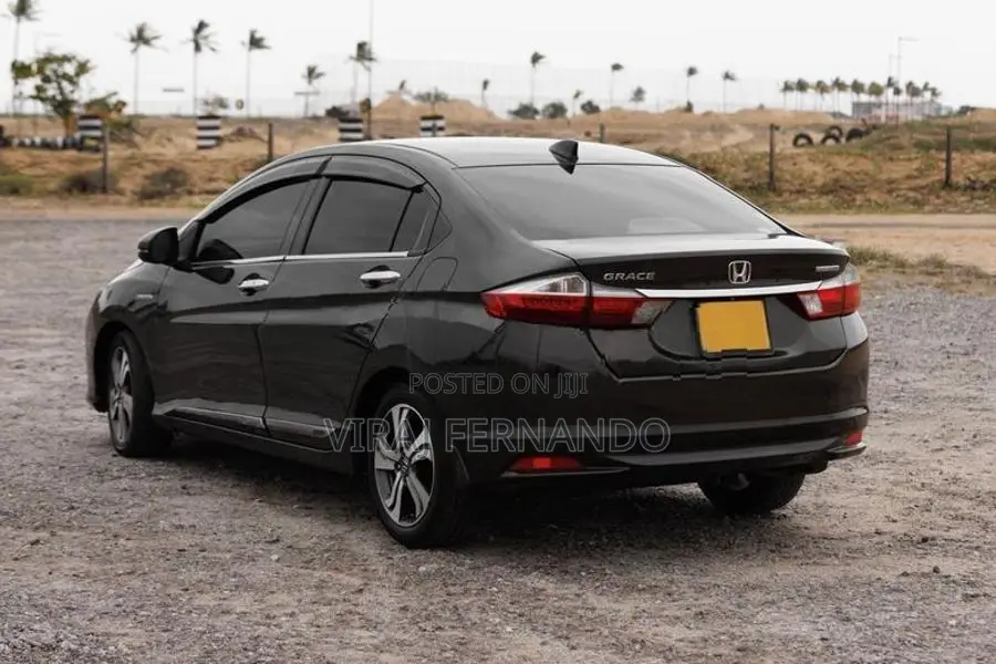 Honda Grace 2015