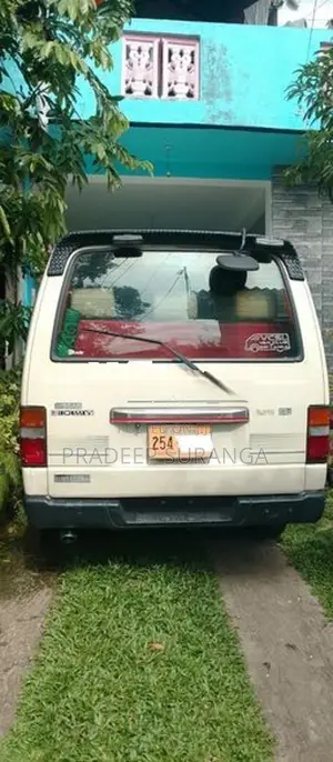 Nissan Caravan 1995