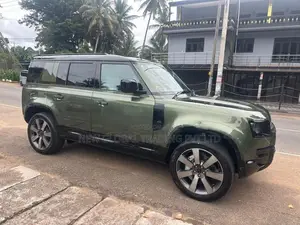 Land Rover Defender P300e X 2026