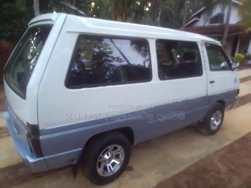 Nissan Largo Van 1990
