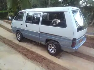 Nissan Largo Van 1990
