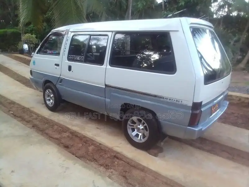 Nissan Largo Van 1990