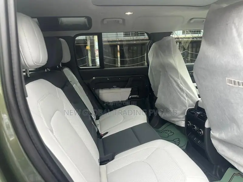 Land Rover Defender P300e X 2026