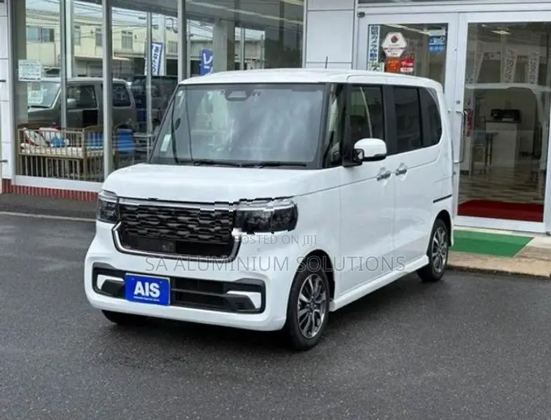 Honda N-Box Custom 2024