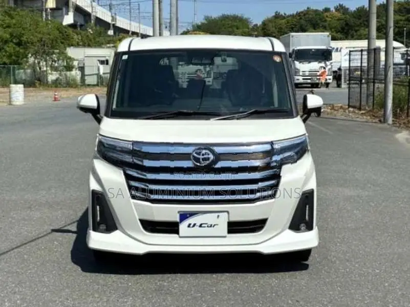 Toyota Roomy Custom GT 2024