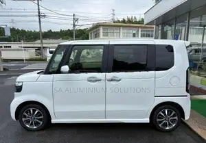 Honda N-Box Custom 2024
